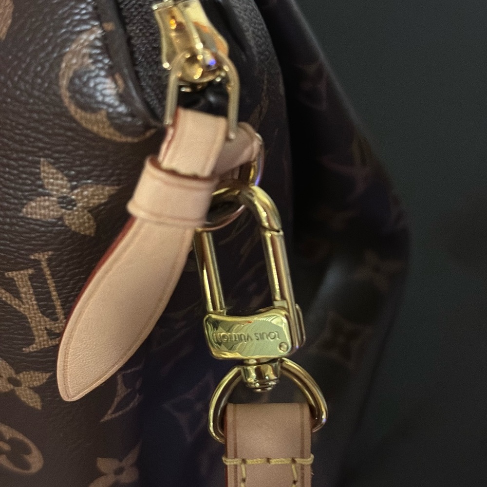 Louis Vuitton Rivoli - Picture 10 of 12
